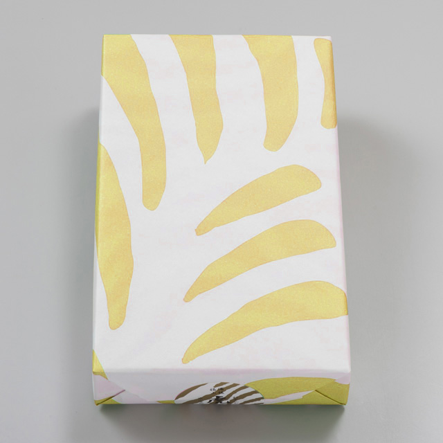 虎屋の謹製ようかん２本 包装紙